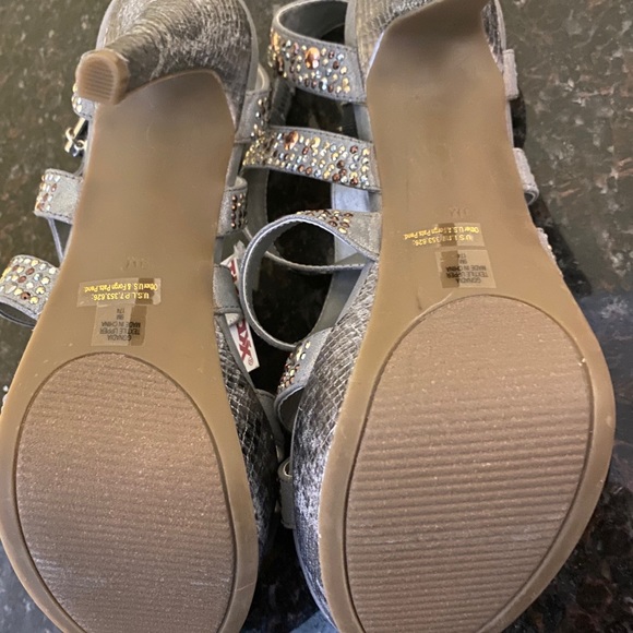 Women’s snake skin jeweled platform sky high heels - Picture 5 of 6